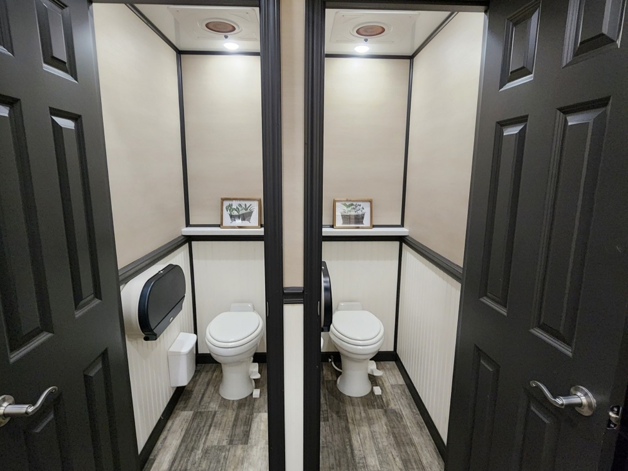 8-Stall or 10-Stall Luxury Restroom - Blue Peak Tents, Inc.