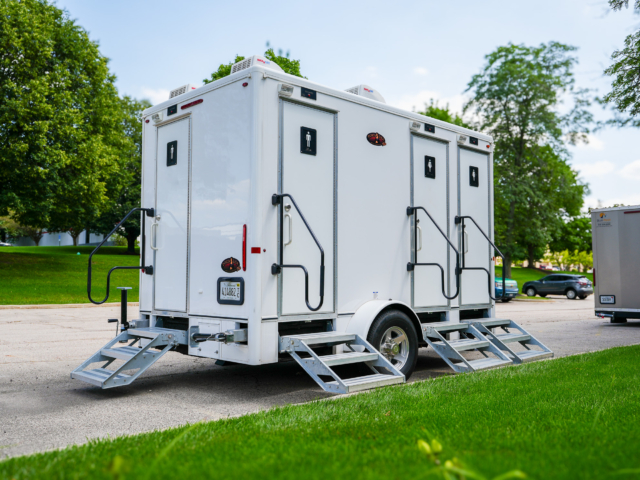 portable luxury bathrooms